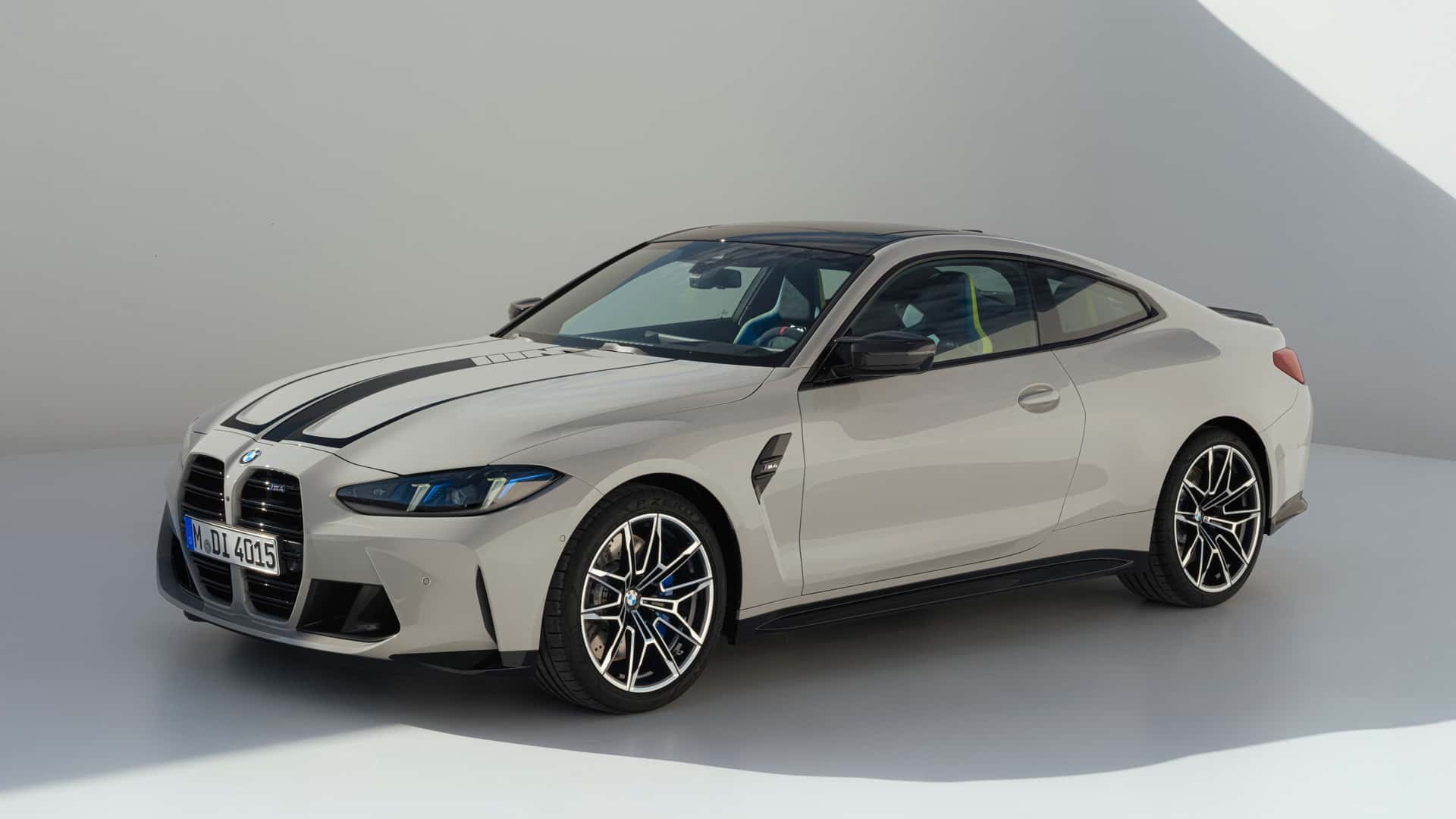 宝马m4新款2023款内饰,全新宝马m4发布