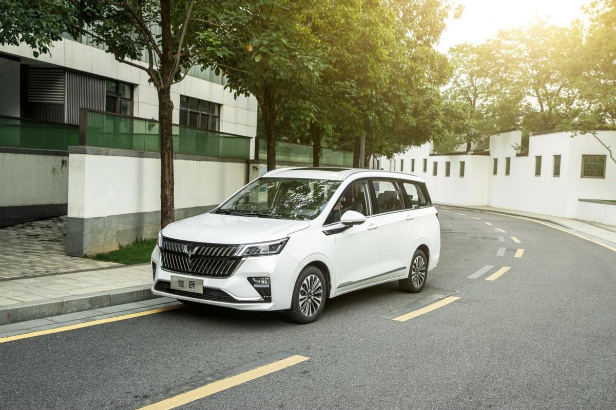 五菱佳辰十万内七座家用车首选,五菱佳辰七座车型经销商优惠价格