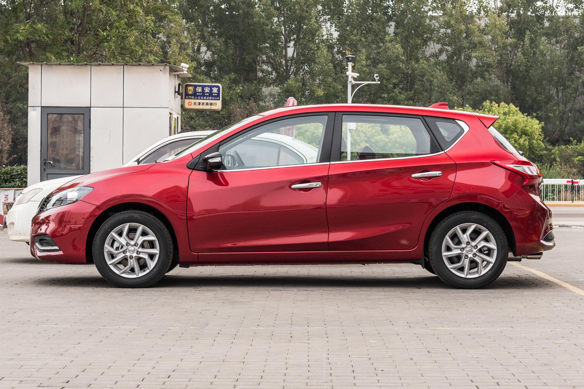 优惠8.29万起日产骐达偏科实用型,经典两厢家用良心车日产骐达