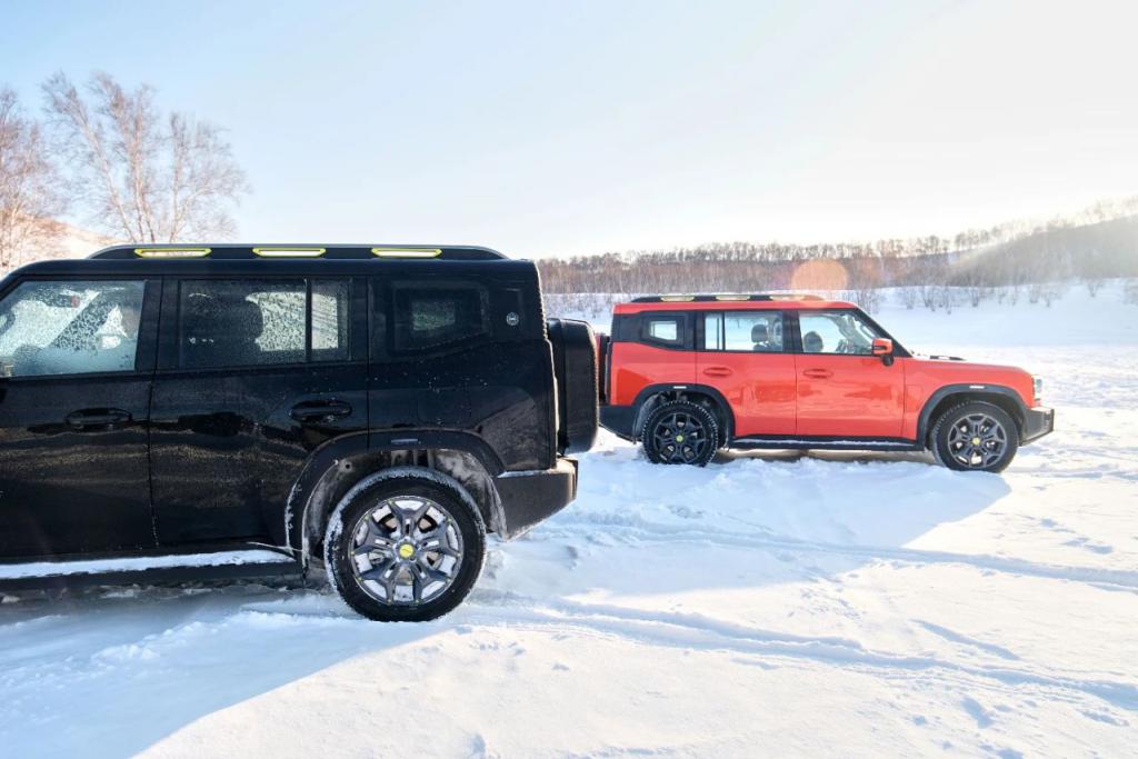 捷途旅行者雪山银悬浮黑顶,捷途旅行者雪山银沉浸式