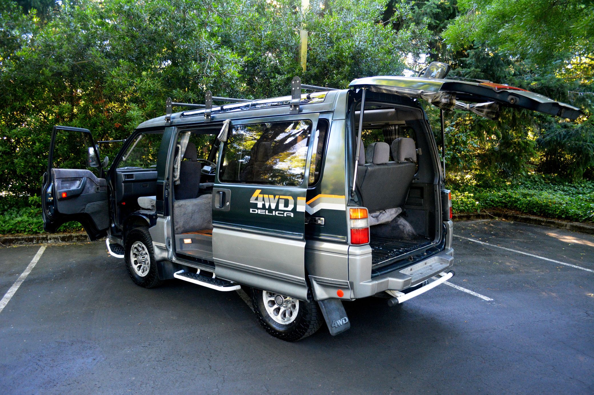 车龄32年的1990款三菱得利卡，至今仍是越野穿越玩家喜爱的车型