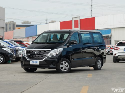 风行菱智五座最新款,动力强劲发动机让您出行无忧