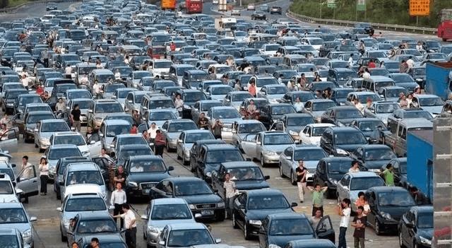 燃油、混动和纯电车，到底应该怎么选？