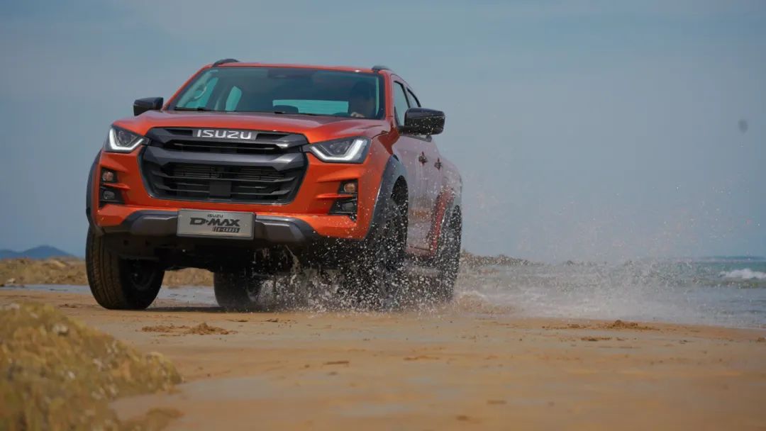 23款全新d-maxv-cross版参数,全新d-maxv-cross后排空间