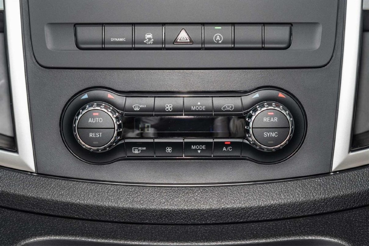 奔驰威霆2023款9at油耗多少,奔驰威霆9座裸车