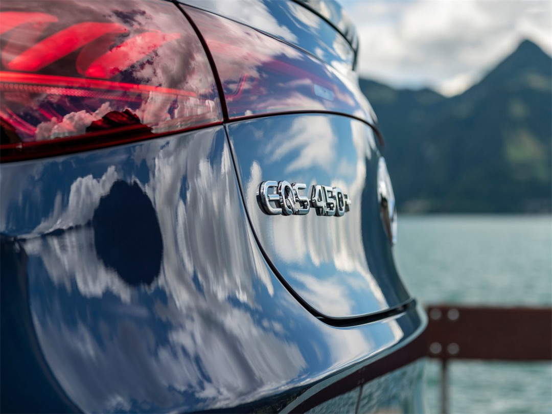 奔驰eqs纯电轿车价格与性能如何,奔驰eqs惊艳全场