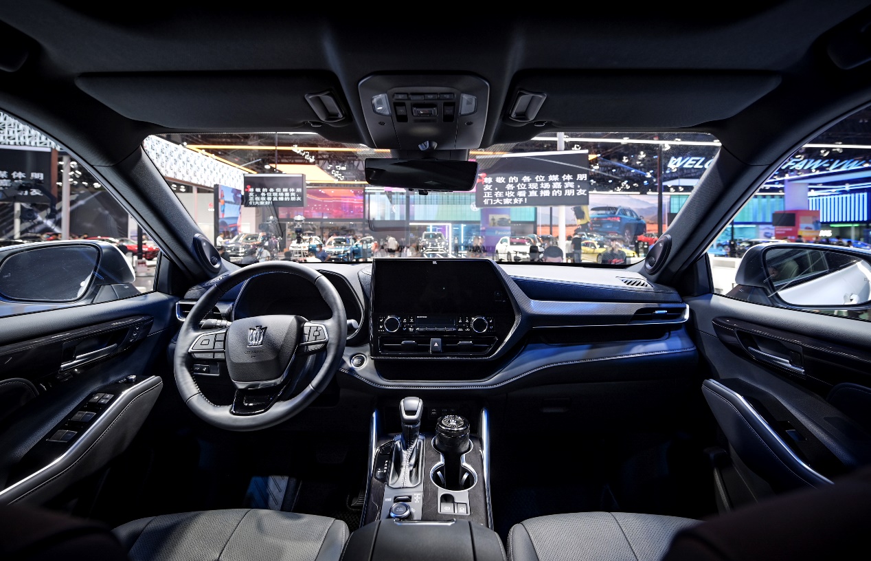 2.5l混动还有四驱可选,日系车进口标配全时四驱20.48万起