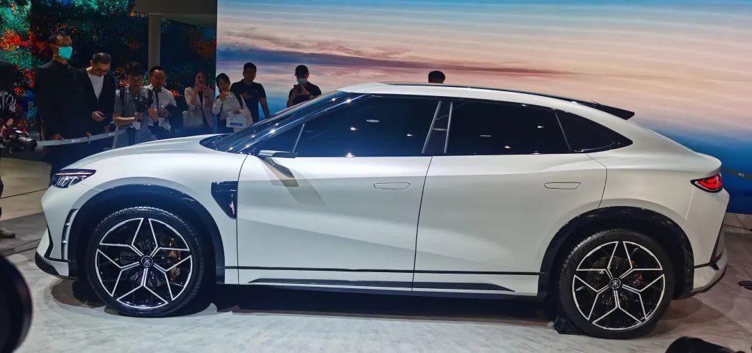 鍥藉鐪嬫瘮浜氳开鐧句竾绾у埆鐨勮溅,姣斾簹杩竷搴8