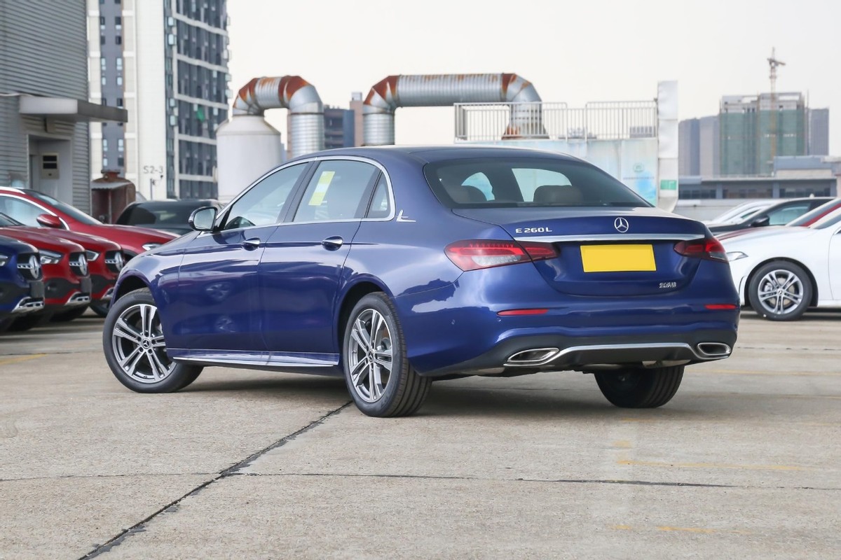 新一代奔驰e级实拍图曝光,奔驰全新e级实拍曝光