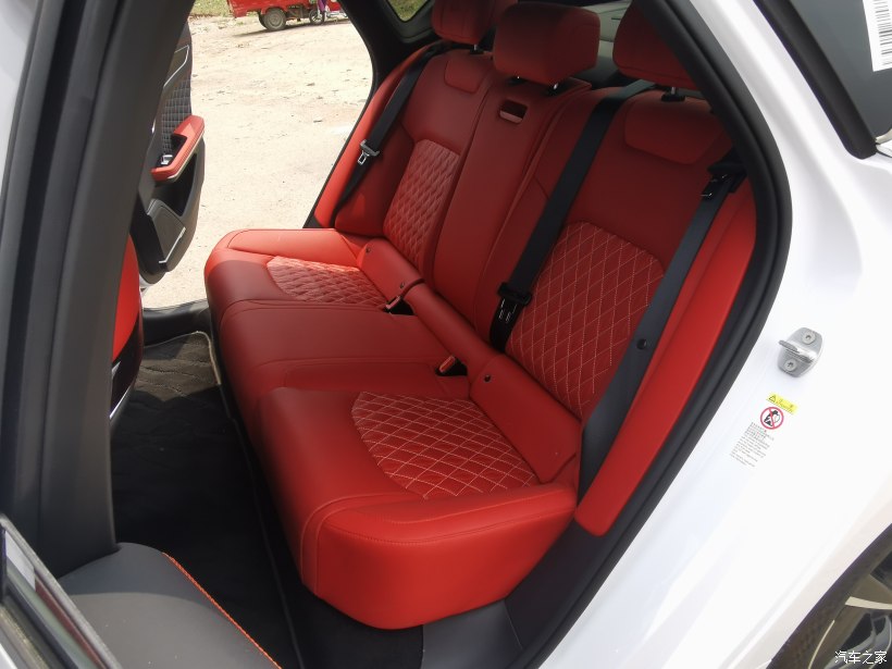 视野高开着舒服的车,车子的视野盲区