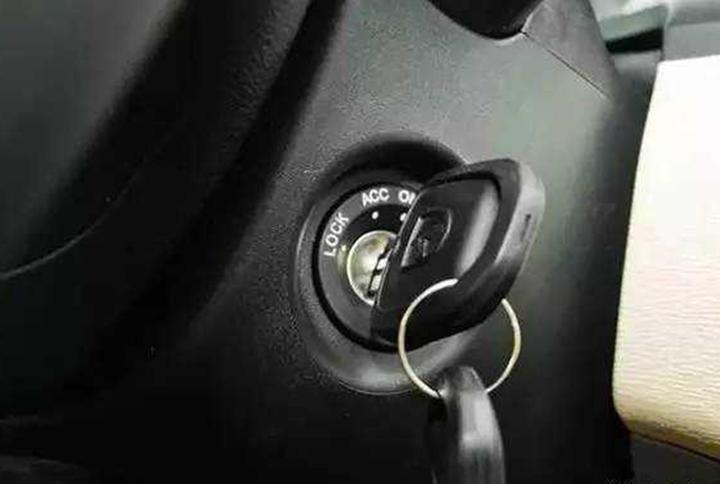 传祺gs4方向盘锁死车还打不着,gl8打不着火咔咔的响且方向盘锁死