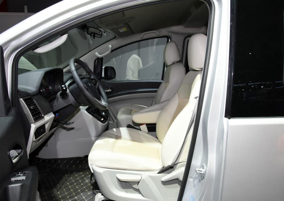 瑞风m4七座商务车怎么样,10万有着商务气息的一款mpv瑞风m4