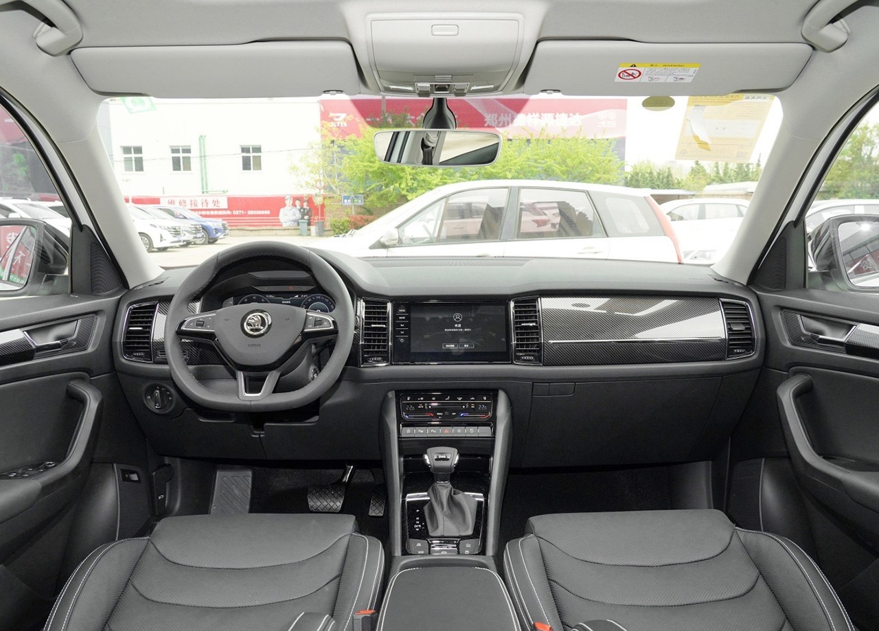 国足1-3爆冷不敌越南评论,国足座驾vs明星座驾