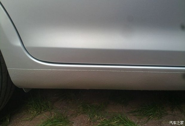 汽车挡风玻璃下面排水孔怎么清理,汽车后备箱排水孔位置及清理方法