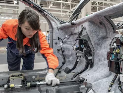 三点式安全带安装方法图解,三点式安全带坠落事故