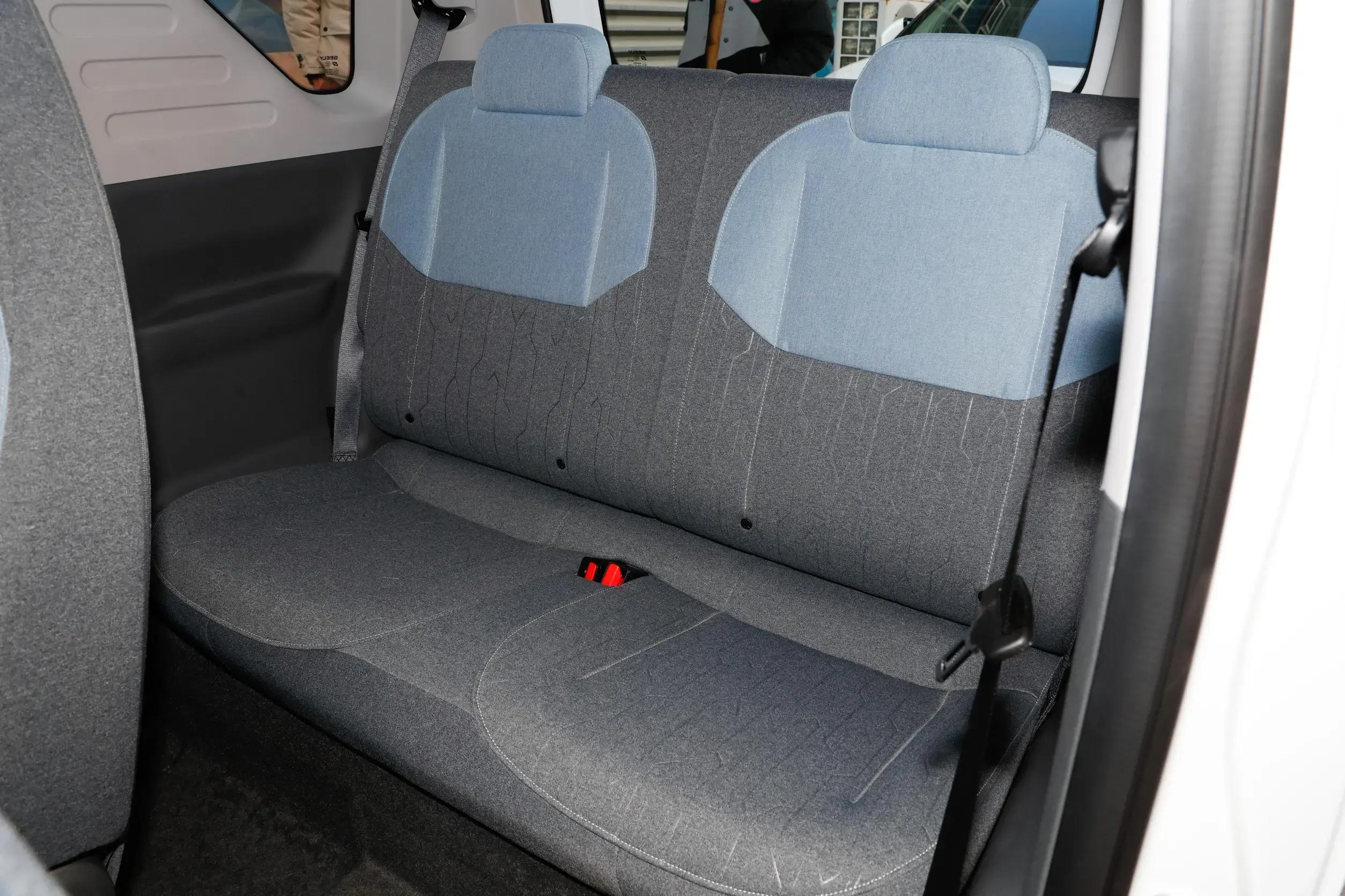 吉利熊猫mini落地价格,吉利熊猫和五菱宏光mini哪个大