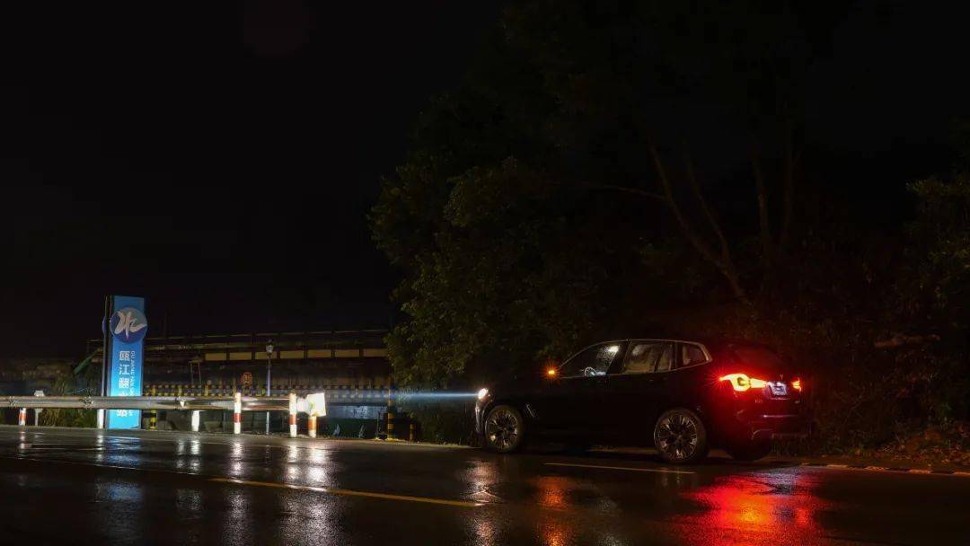 宝马ix3高速实际续航测评,宝马ix3满电才295公里