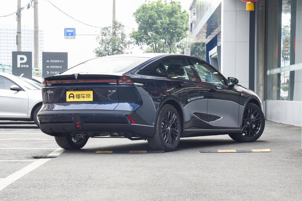 20万国产燃油轿车的王炸,20万级电轿里的王炸