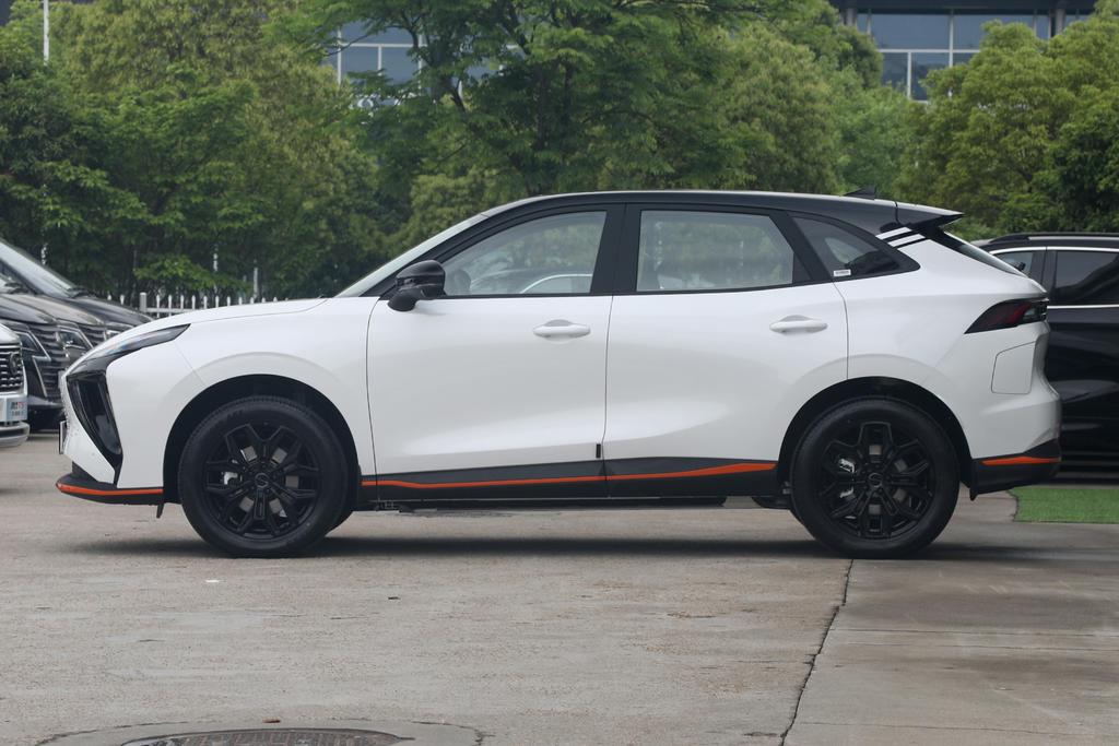 纯电动紧凑型suv30万预算,全新车风行雷霆suv超大空间