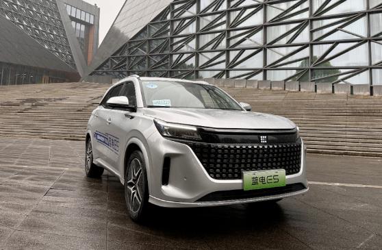 蓝电e5混动最低配评测,蓝电e5高速试驾评测