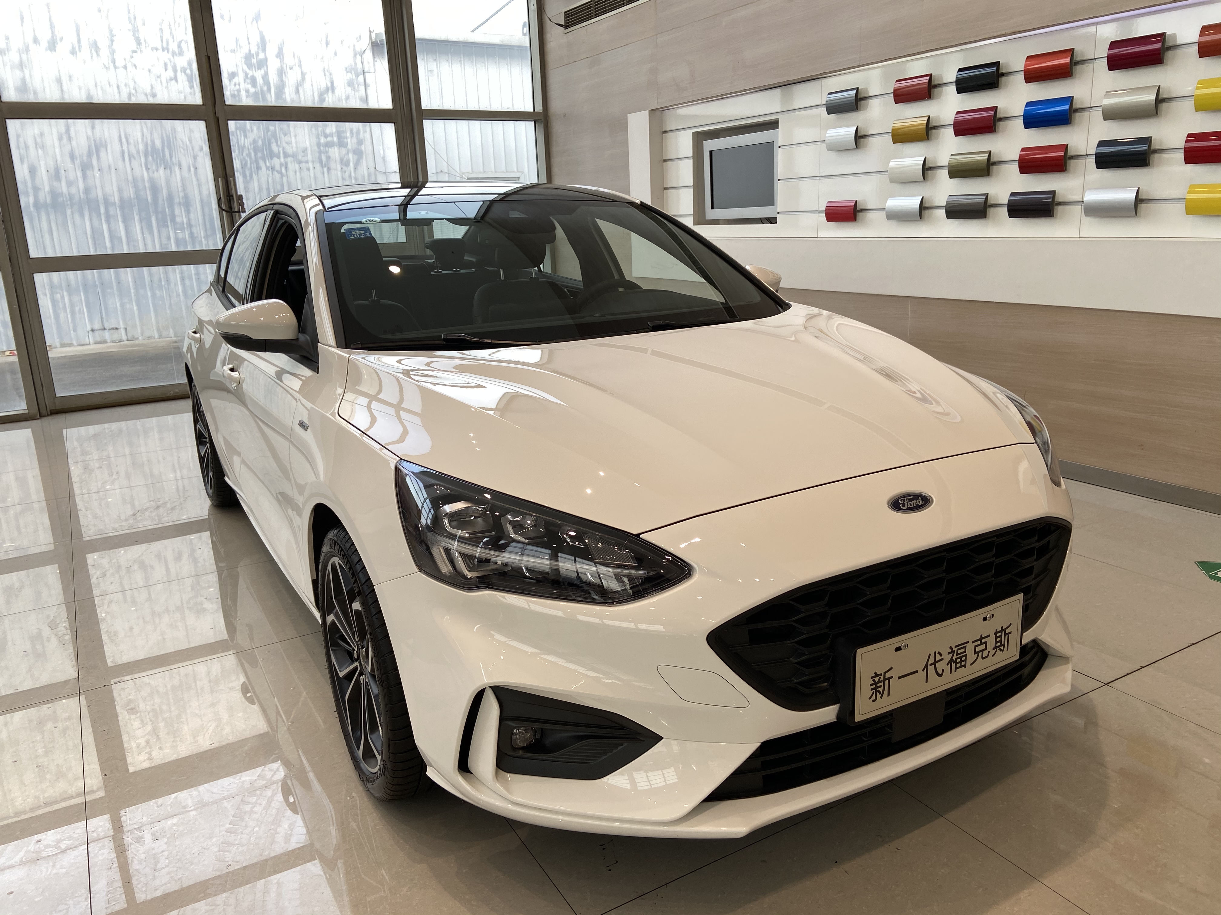 颜值在线的美式“钢炮”！运动属性拉满，实拍长安福特福克斯