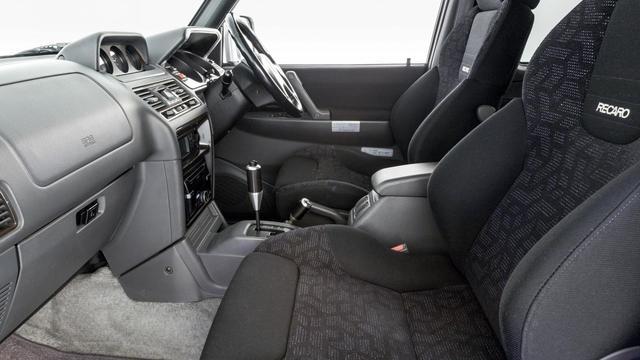 三菱山猫帕杰罗evo,三菱帕杰罗v87和evo发动机一样吗