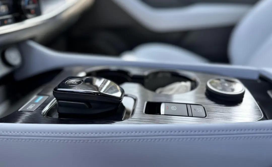 超混电驱奇骏全球最低价上市,奇骏19万级混动四驱顶配