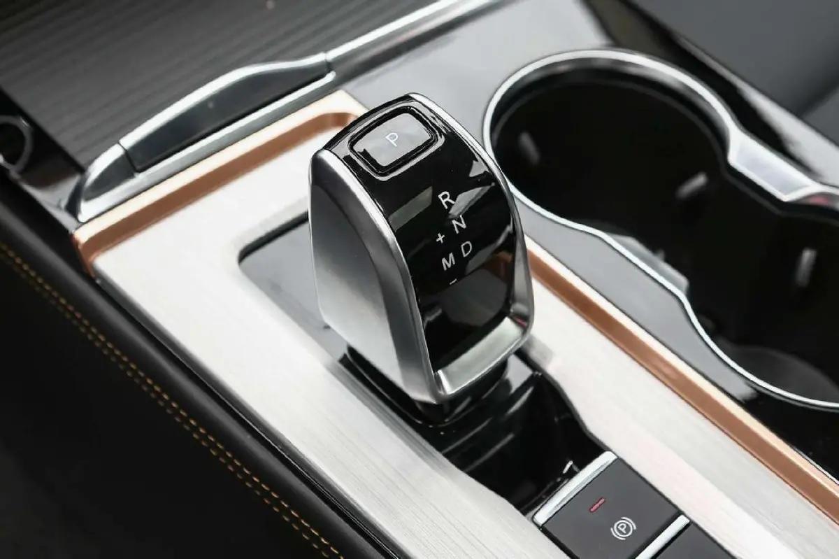 顶配9.99万，两套动力可选，全系自动挡，省油好开