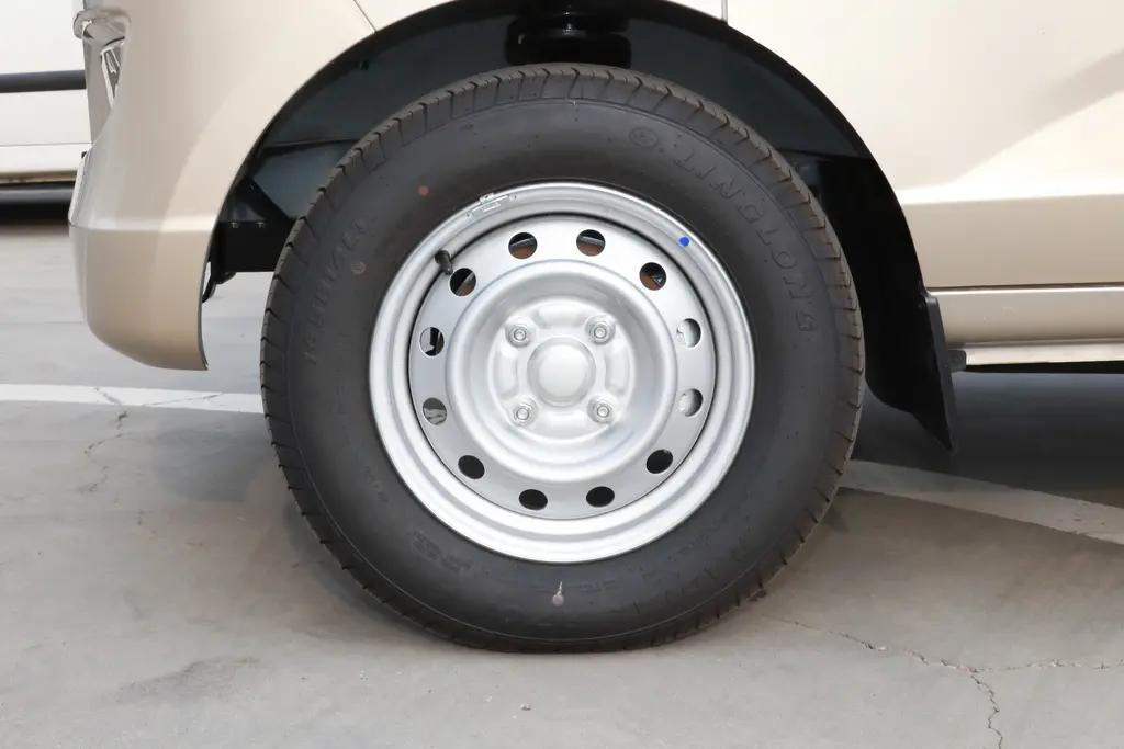 五菱荣光开多少速度最省油,五菱荣光1.2和1.5的哪个省油