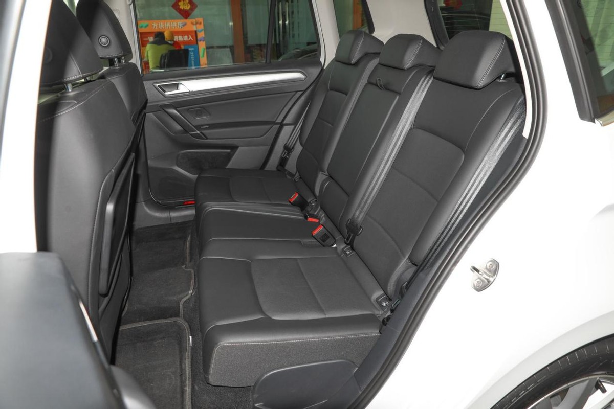 实拍高尔夫·嘉旅1.4T自动好奇型，卖16.48万，经济耐用家用不错