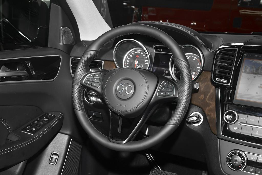 7座北京bj90大型suv,国产百公里加速最快硬派suv