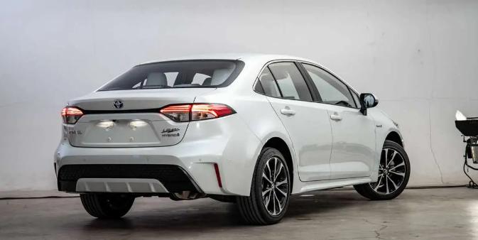 雷凌混动豪华外观,2018款丰田雷凌外观