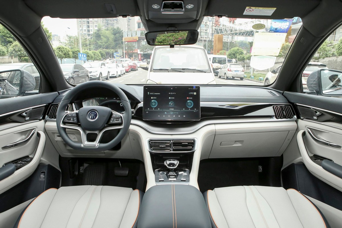 省油好开，能遥控驾驶，15.28万起，比亚迪宋PLUSDM-i成家用首选