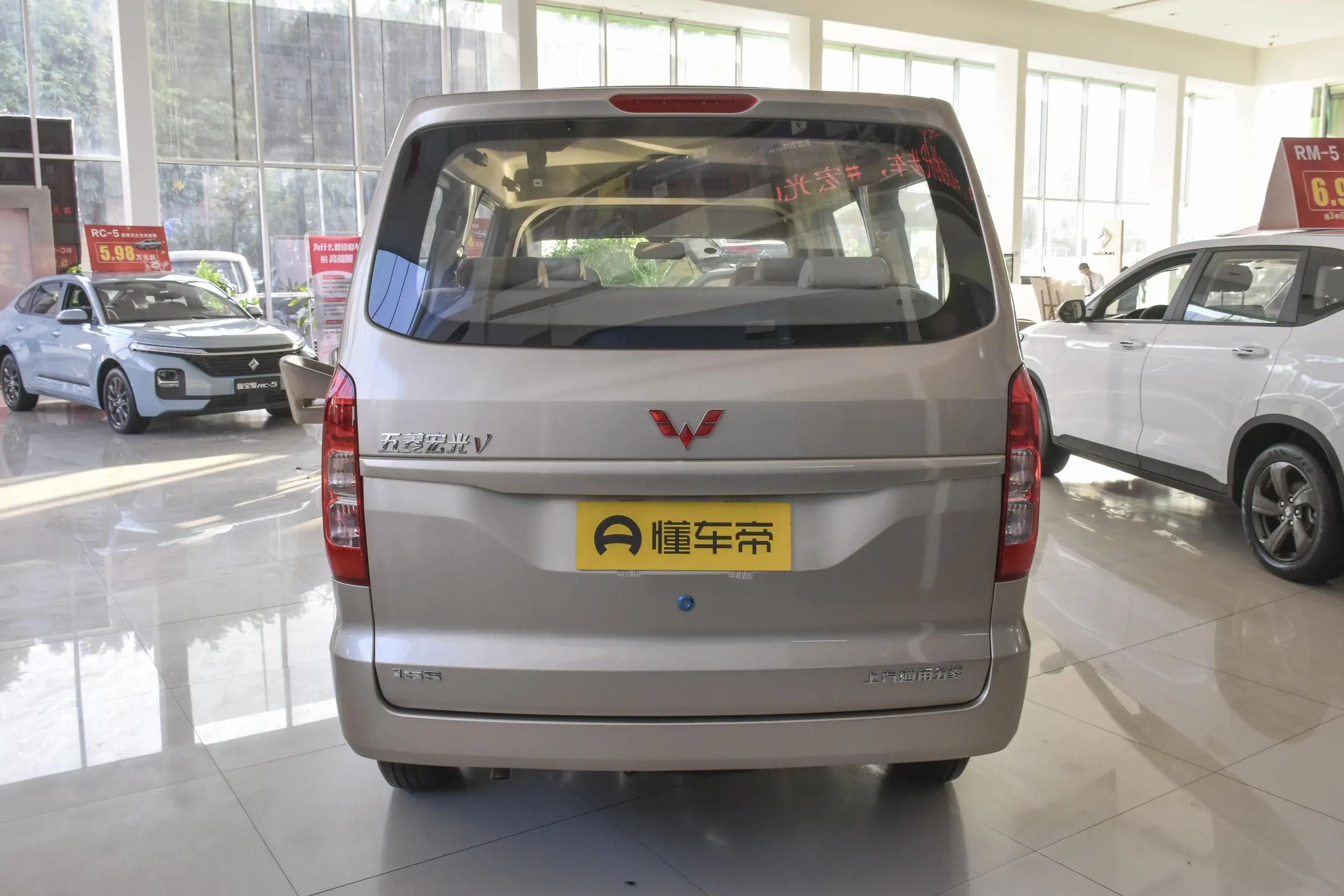 五菱宏光7座属面包车还是mpv,五菱宏光v的缺点有哪些