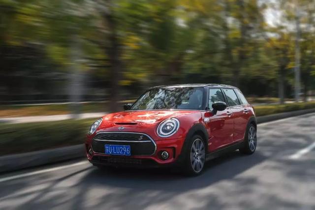 女性开宝马mini给人什么感觉,年轻人第一台车建议选宝马mini吗