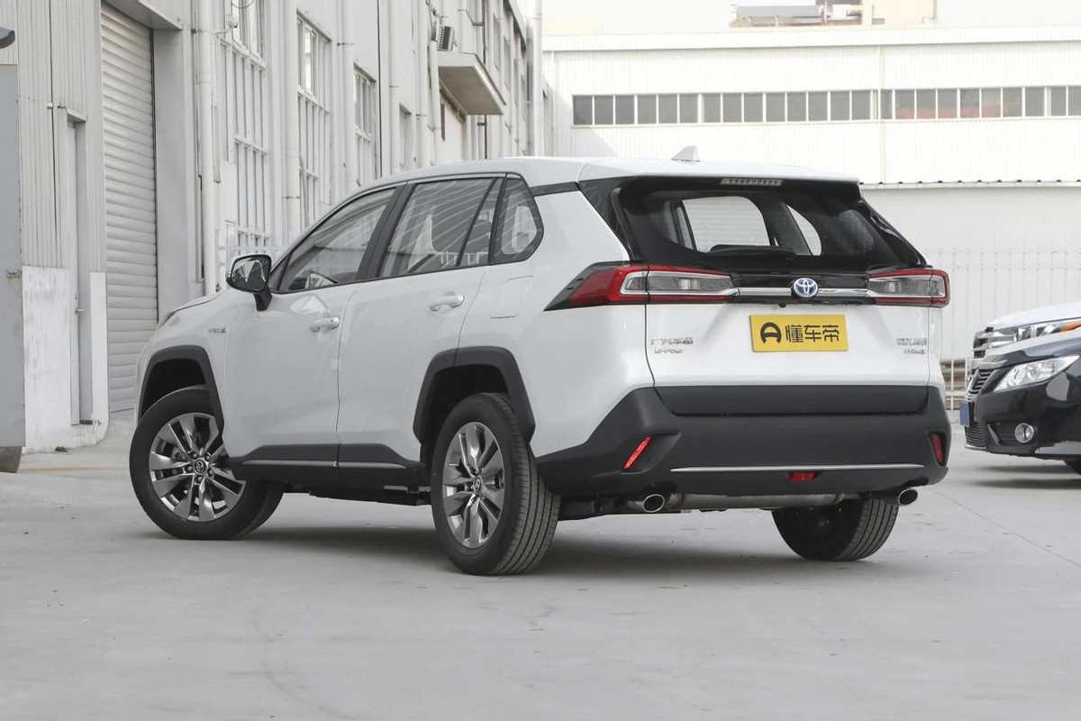 威兰达2.0l两驱领先版真实油耗,最新23款丰田威兰达的讲解