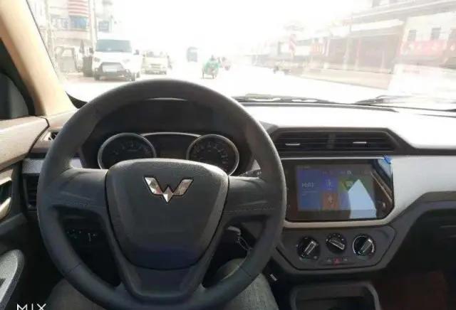 五菱荣光s和五菱宏光s哪个拉货好,五菱宏光s和五菱宏光v拉货