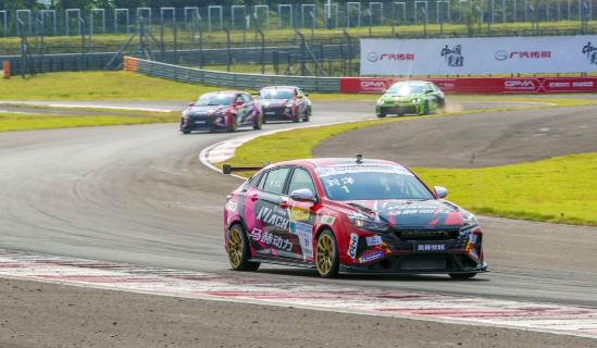 东风风神奕炫max超能型爸爸版,东风风神奕炫max和奔腾b70