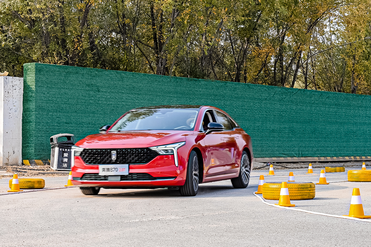 试驾奔腾b70s2023款,试驾奔腾b701.8t