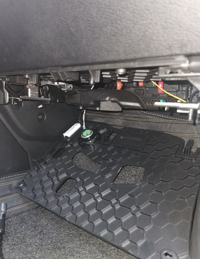 宝马528gt14款空调滤芯更换教程,15款宝马520li空调滤芯更换教程