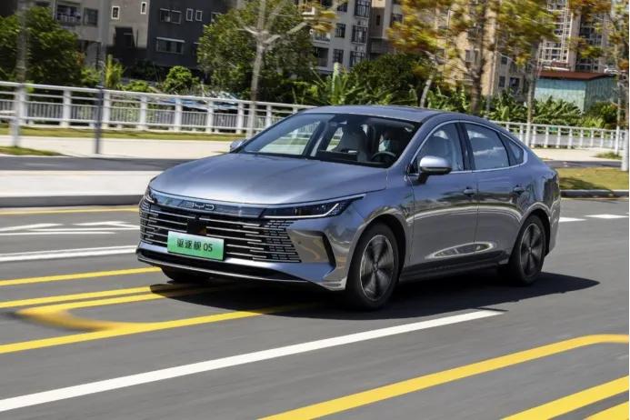 比亚迪护卫舰07和驱逐舰05哪个好,比亚迪驱逐舰05真实车主感受