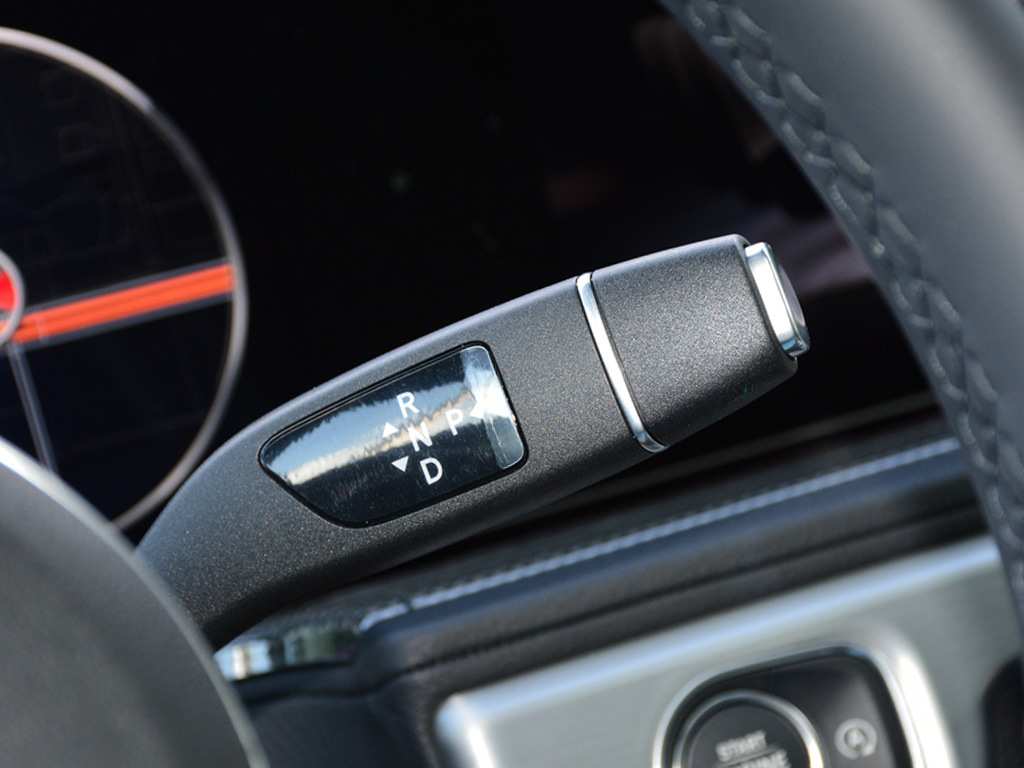 如果你有200万，会买揽胜还是奔驰G级？两款车都有哪些区别？