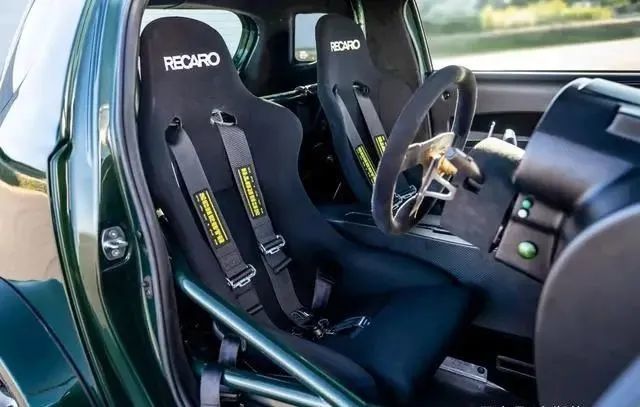 阿斯顿马丁cygnetv8,浮思阿斯顿马丁v8cygnet