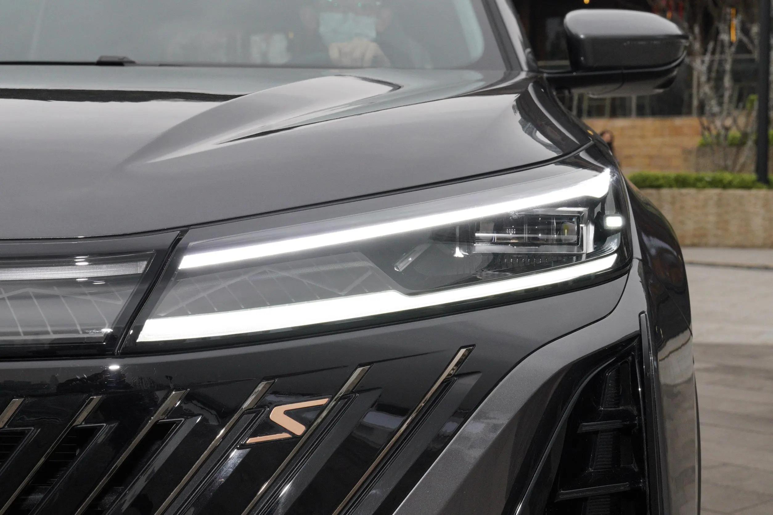 长安cs55plus和cs75plus,长安cs75plus1.5t自动豪华版