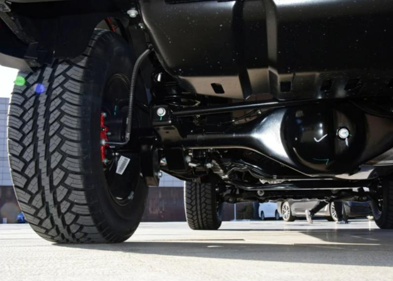 德系bj40,bj40致敬2020版和刀锋英雄版对比