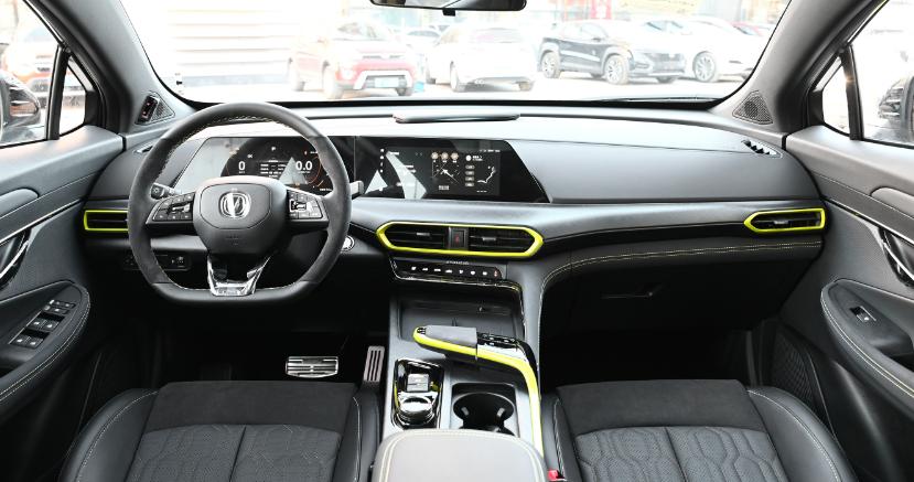 12.99万起售长安uni-v2.0t正式上市,长安第二代uni-t官图发布