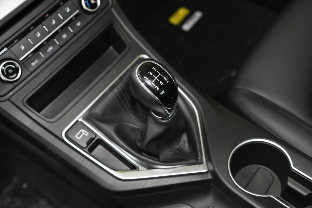 想花十几万买车买什么最好,想买舒适省油的轿车绕不开这三款