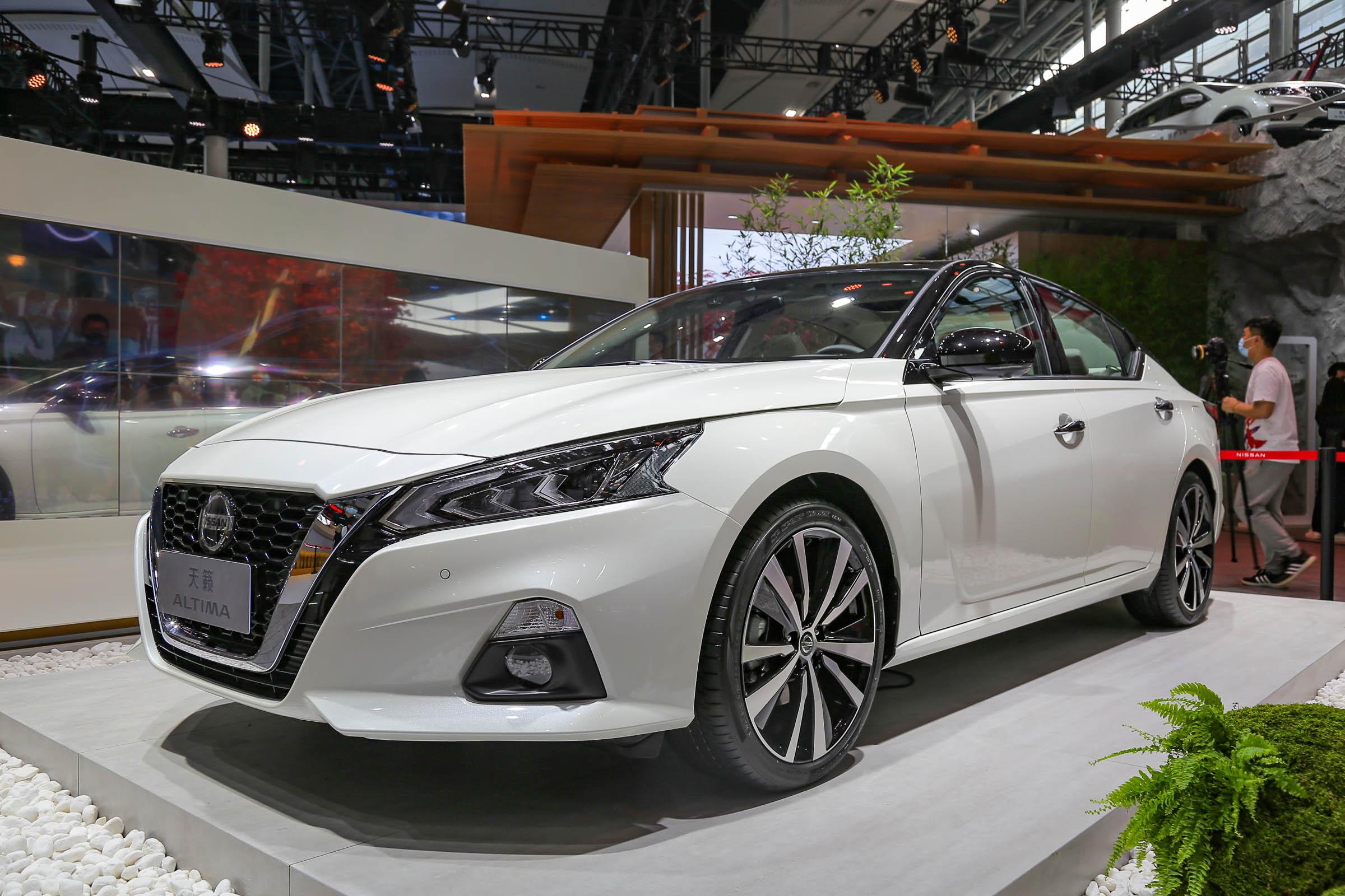 天籁2.0t发动机特有的技术是什么,13款日产天籁2.5排量0到100加速视频