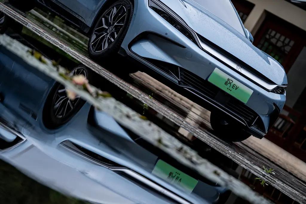 比亚迪汉ev冠军版顶配沉浸式体验,颜值能打操控出色比亚迪汉ev