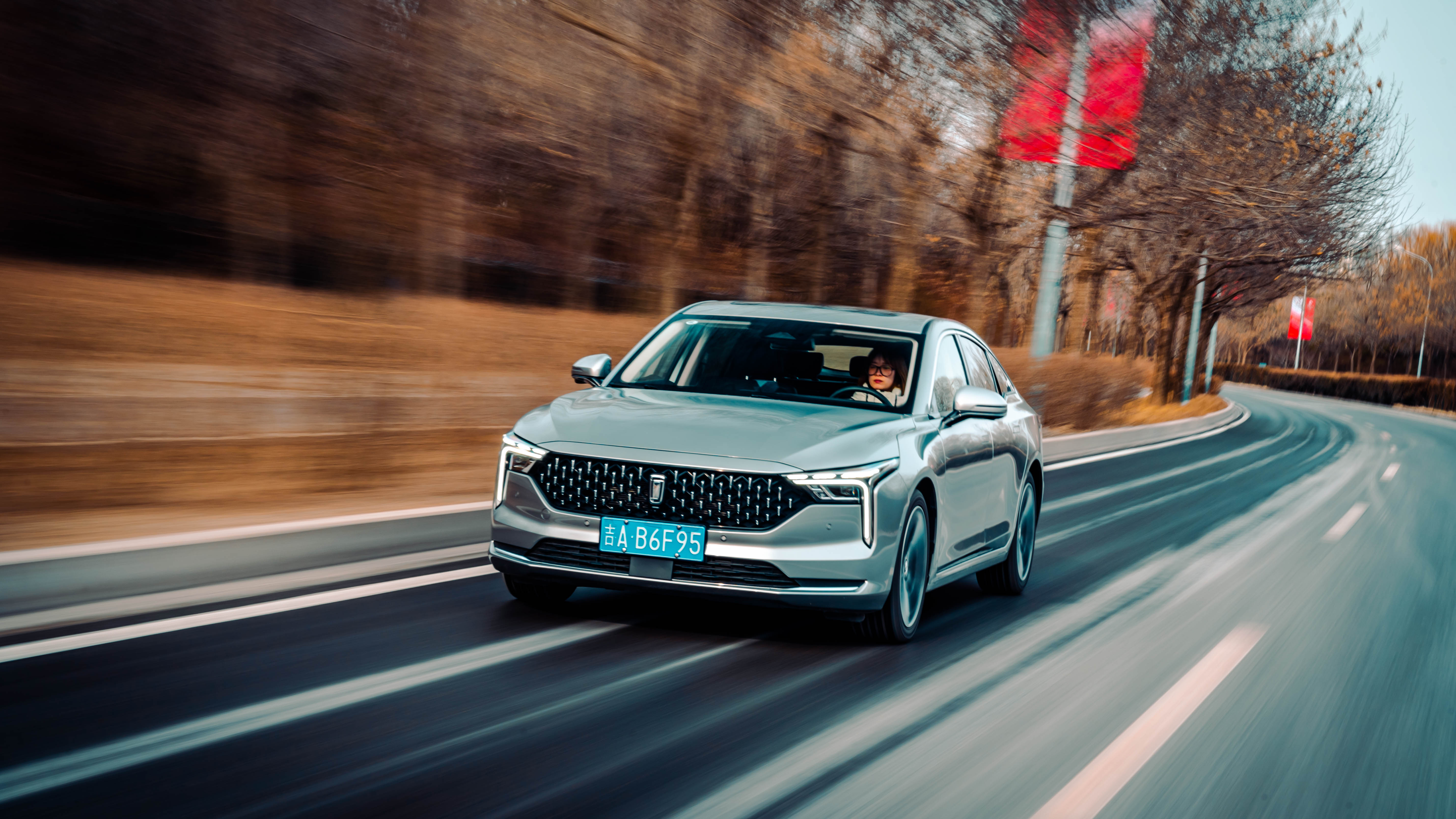 奔腾b701.5和奔腾2.0外观区别,15年的奔腾b50和奔腾b70哪个好